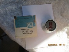 NEW NOS GM #22528061 Aluminum Wheel Center Cap Oldsmobile 1985-88 Calais Firenza picture