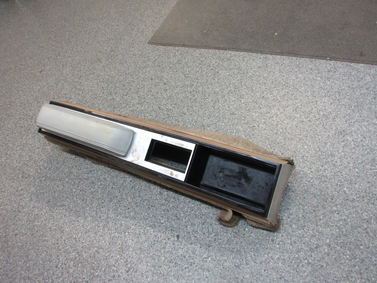 1980-1983 CHRYSLER CORDOBA AND MIRADA CONSOLE AUTOMATIC