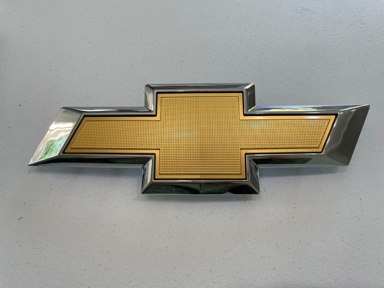 GENUINE OEM | 2017 - 2022 Chevrolet Chevy Trax Front Grille Emblem #42353809