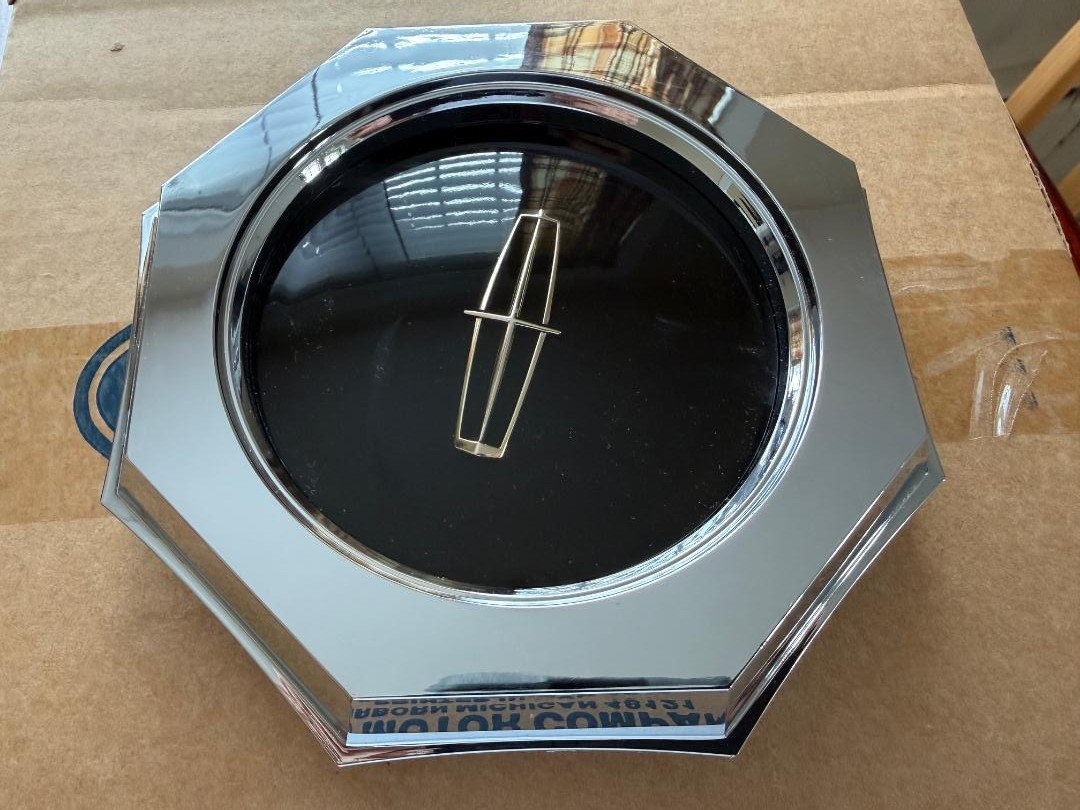 4 NOS NEW 1980-1983 Lincoln Continental Mark V Wheel Center Cap Hubcap ornament