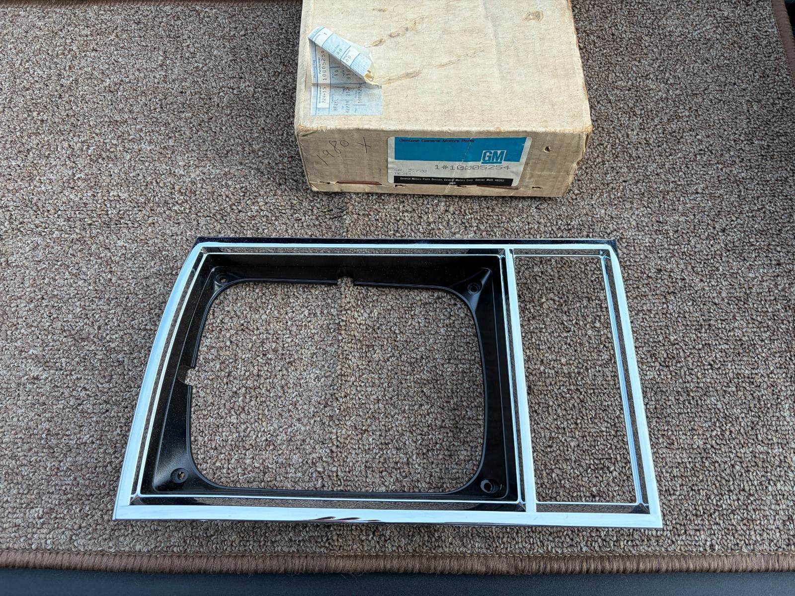 NOS 1980- 82 PONTIAC PHOENIX SJ HEADLIGHT BEZEL RIGHT SIDE GM 10005254 RARE