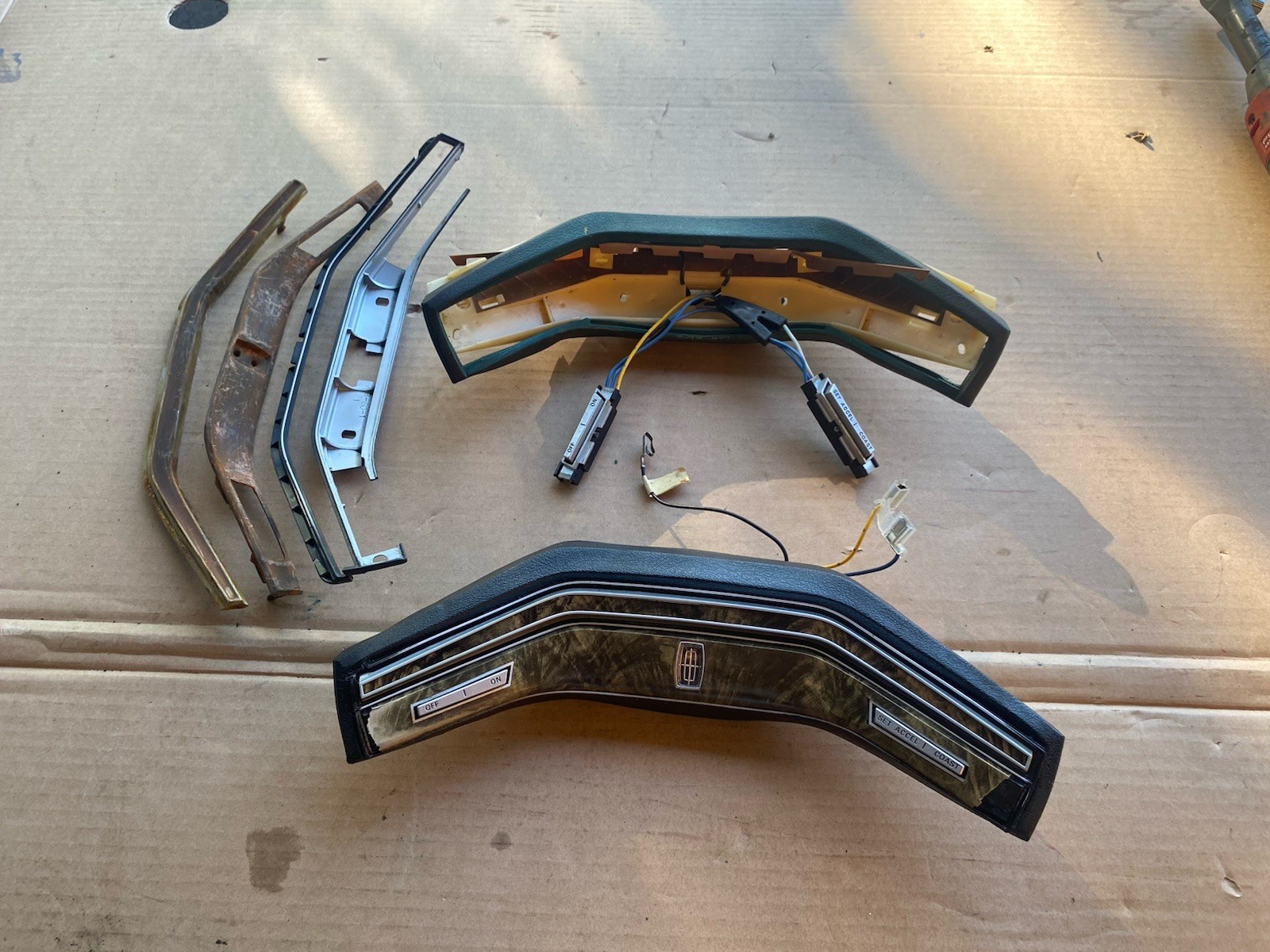 75-79 Lincoln Continental Mark IV/V Steering Wheel Pad with extras for parts 