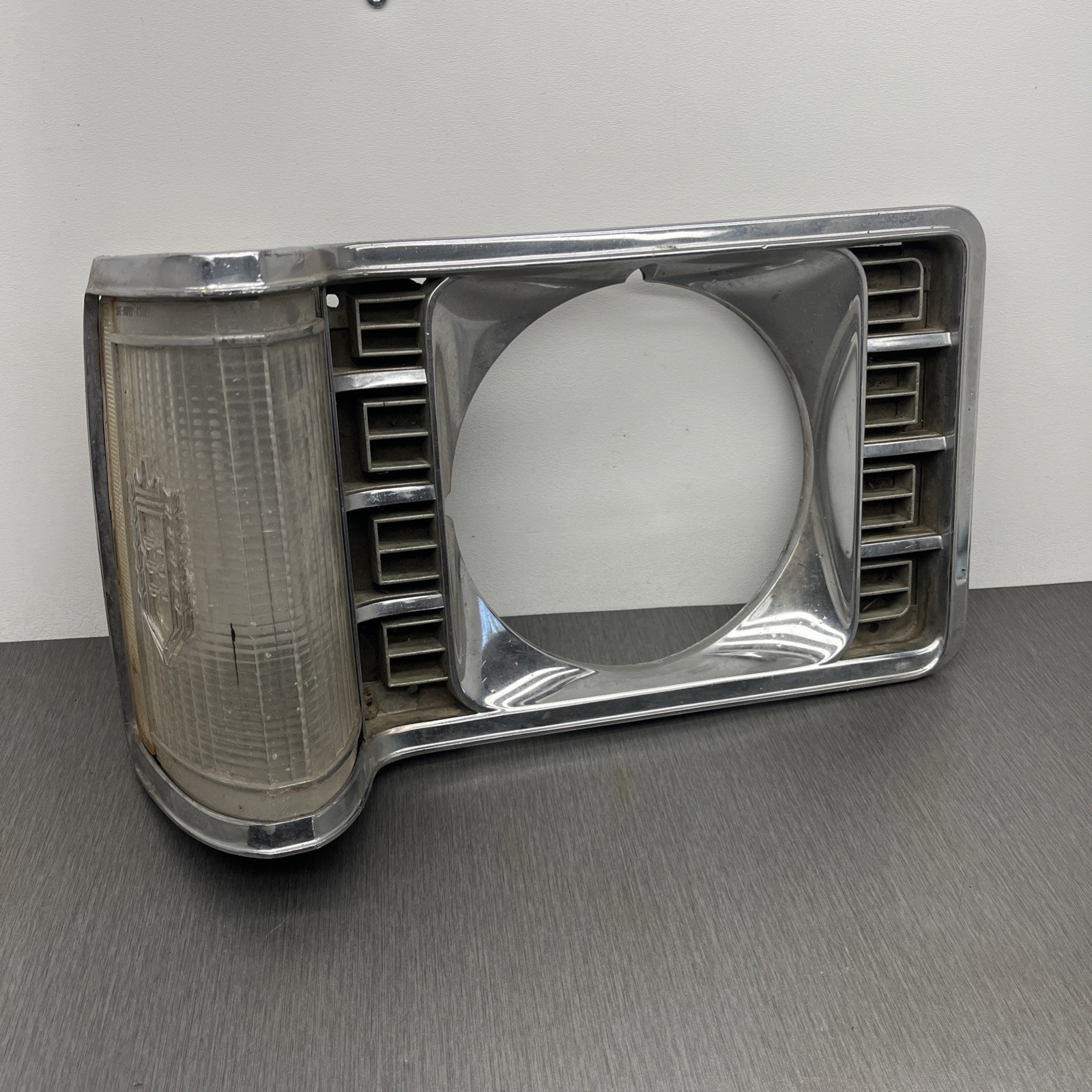 FORD GRANADA 1975 RH DRIVERS SIDE HEADLIGHT DOOR BEZEL PANEL CHROME TRIM OEM