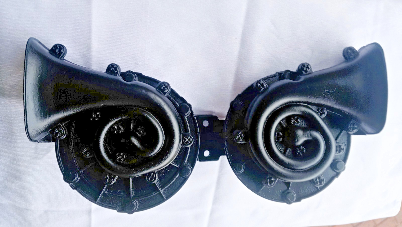 Pair of Mk1 Lotus Cortina  HI LO twin tone snail horns FoMoCo