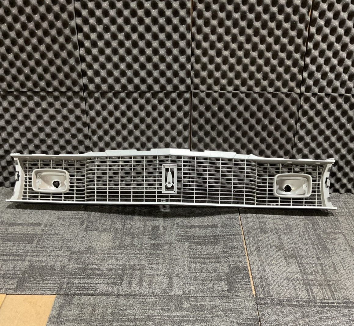1973-1976 Plymouth Valiant Duster Dart Front Grille Chrysler; Used