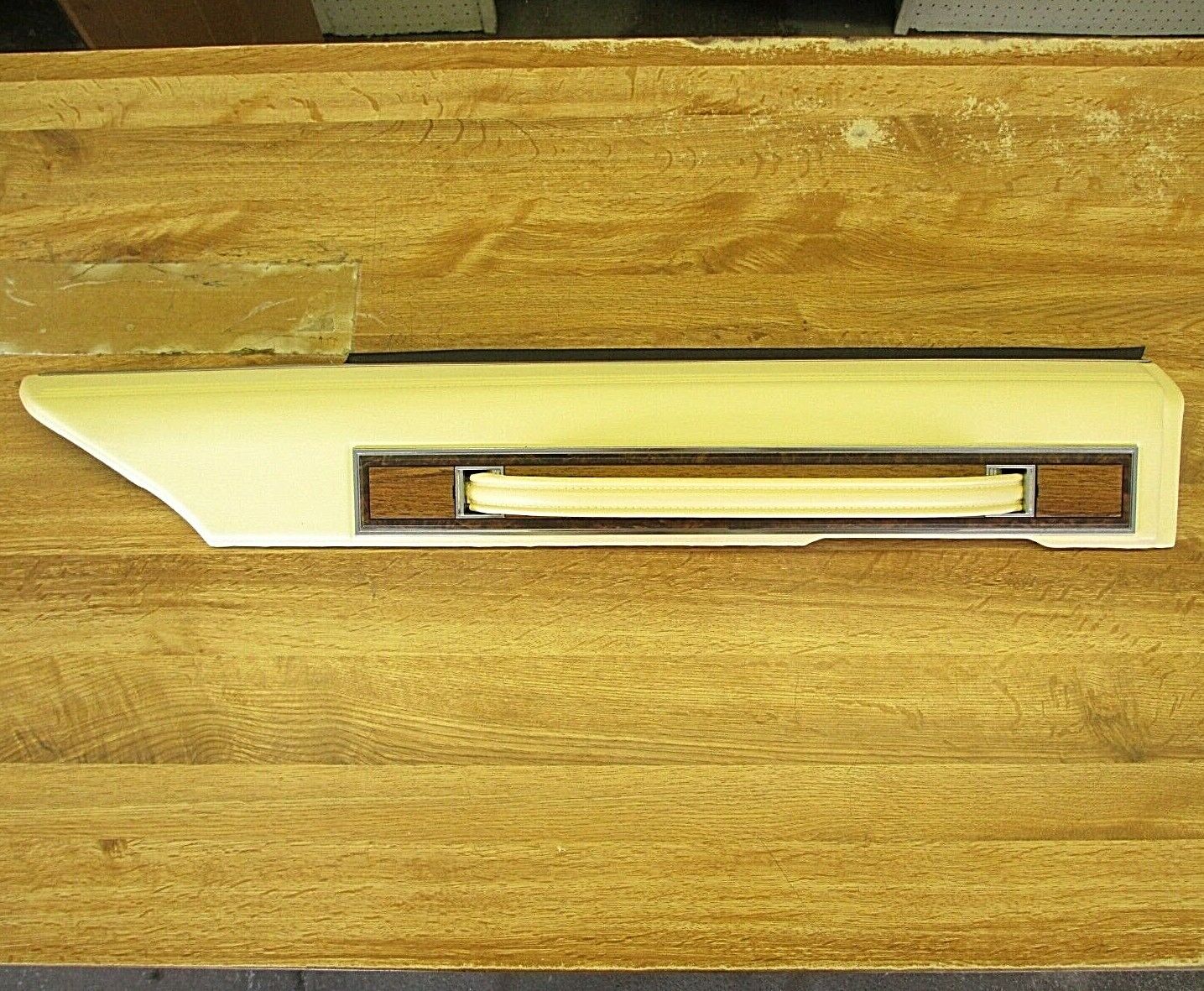 1980-1985 CADILLAC SEVILLE LEFT REAR DOOR PULL HANDLE / TRIM ASSEMBLY YELLOW