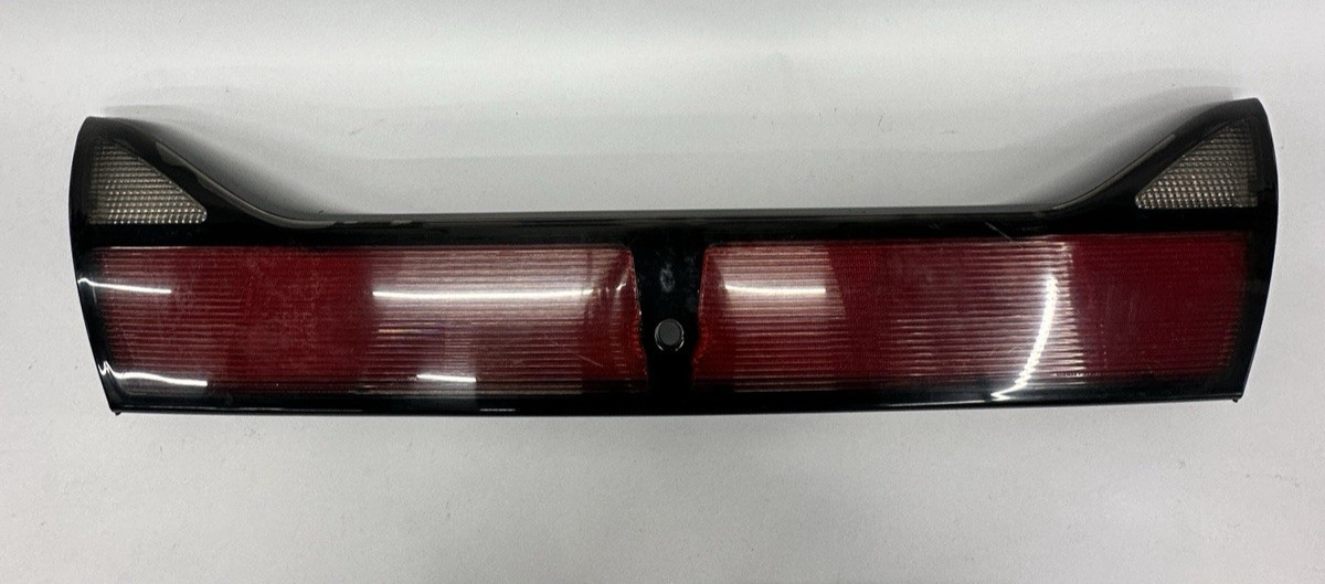 2004 2005 Pontiac Bonneville GXP SLE Center Trunk Reflector Panel OEM