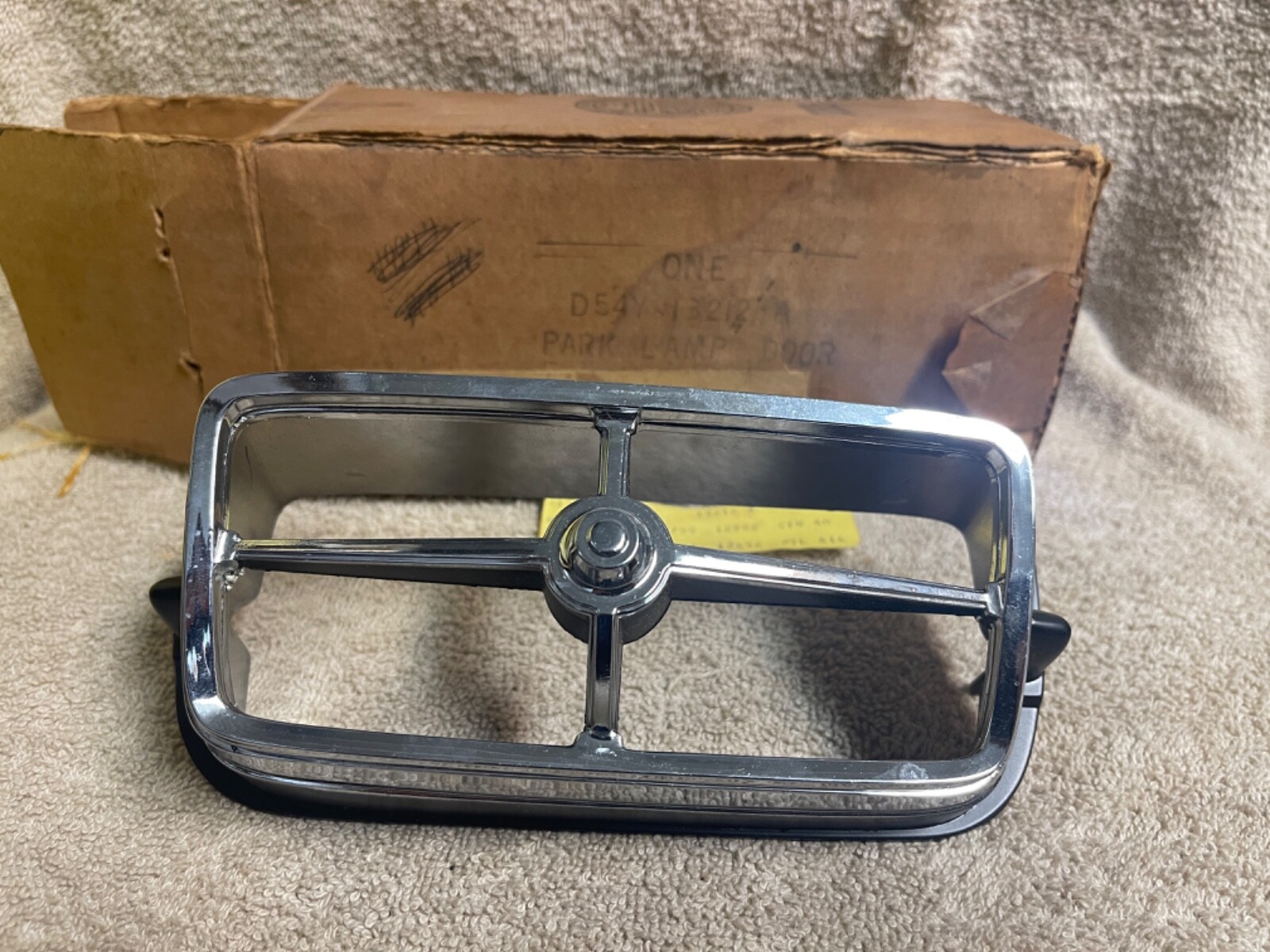 NOS FORD D54Y-13212-A 1975-77 MERCURY MONARCH 75 COMET GT PARKING LIGHT BEZEL