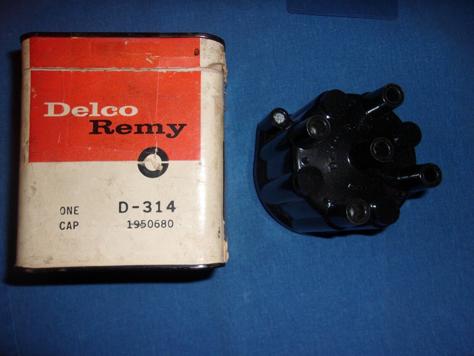 1961-1963 Pontiac Tempest LeMans 4 Cylinder NOS Distributor Cap 1950680 D-314
