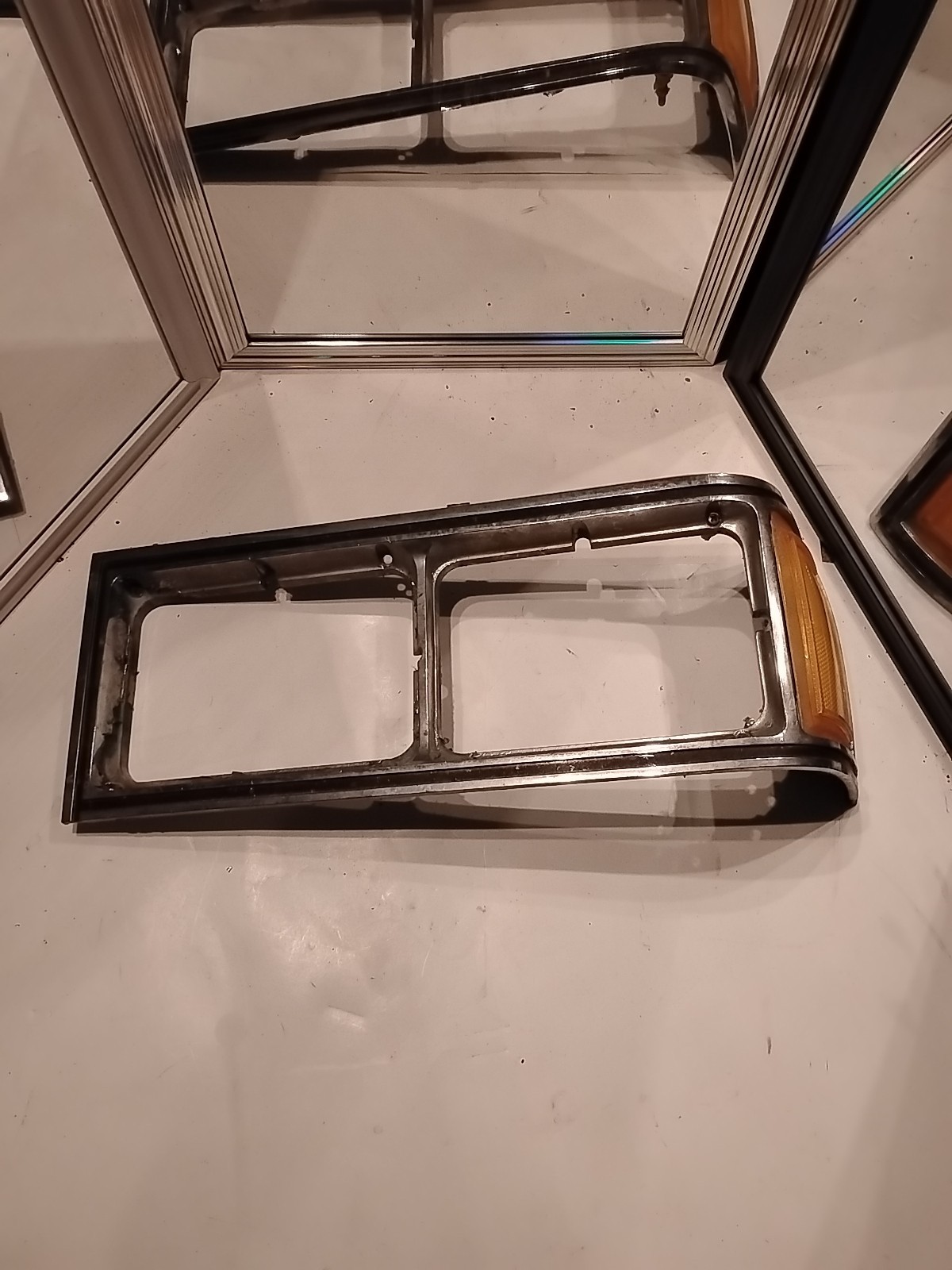 1976 OLDSMOBILE NINETY EIGHT  HEAD LAMP  DOOR/BEZEL  LH  (DRIVER SIDE)