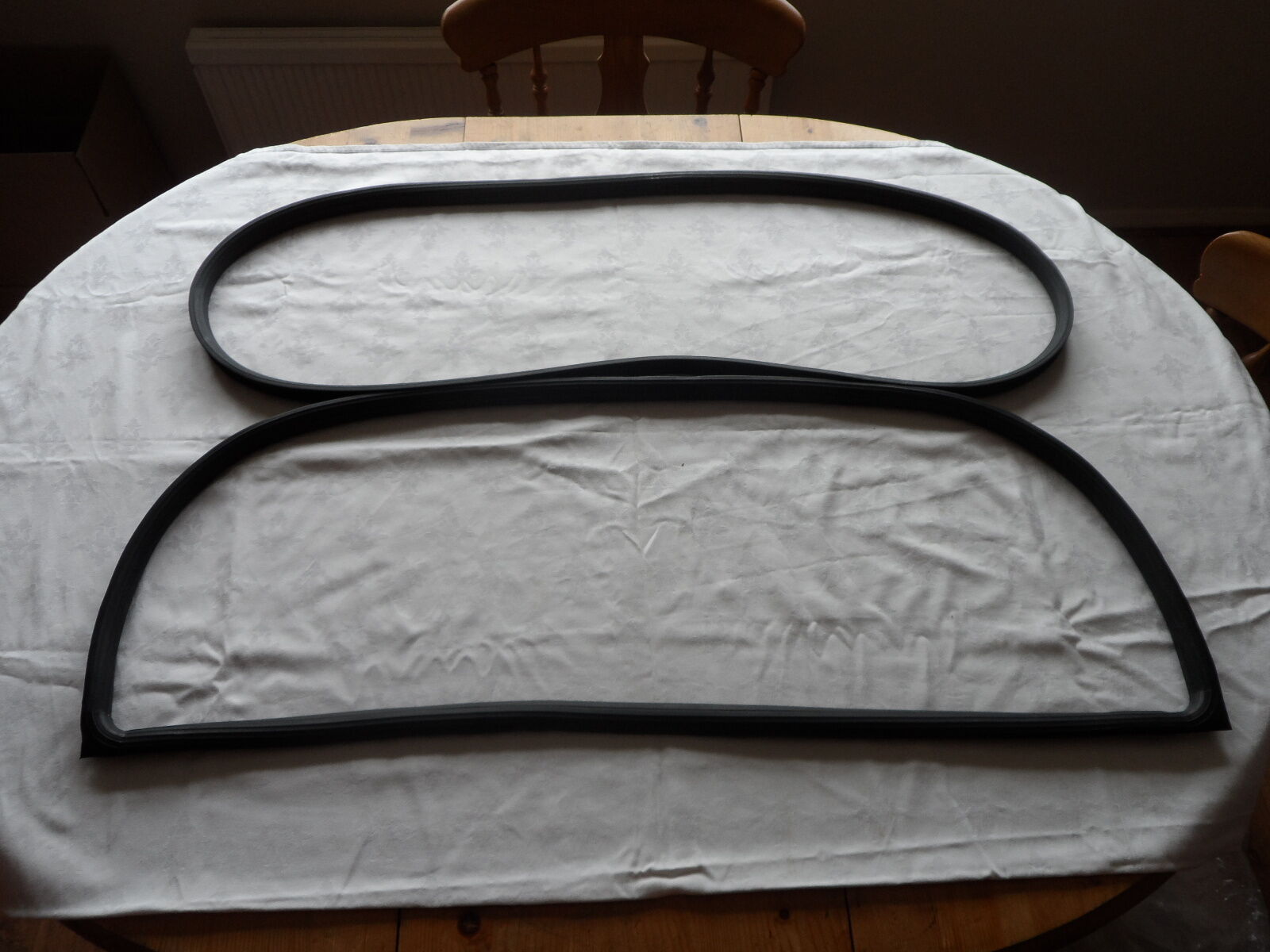 FORD ANGLIA 105E FRONT AND REAR SCREEN RUBBER SEALS.FRONT AND REAR SCREEN GASKET