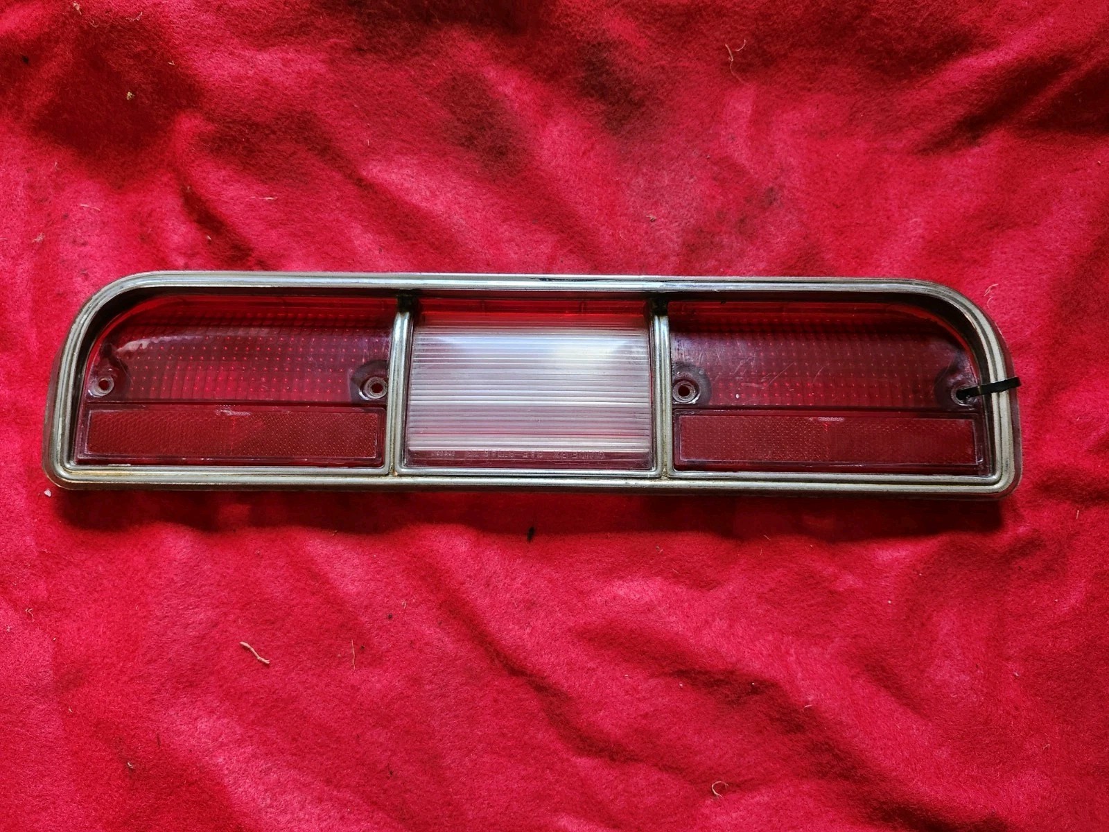 1973 73 OLDSMOBILE OMEGA OEM GM TAIL LIGHT LENS & BEZEL 5965612  NO CRACKS NICE