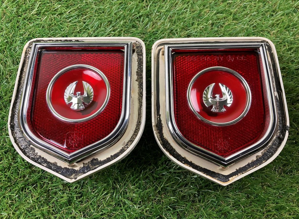 \'72-75 Chrysler Imperial LeBaron Rear Quarter Side Marker Light Emblem Set OEM