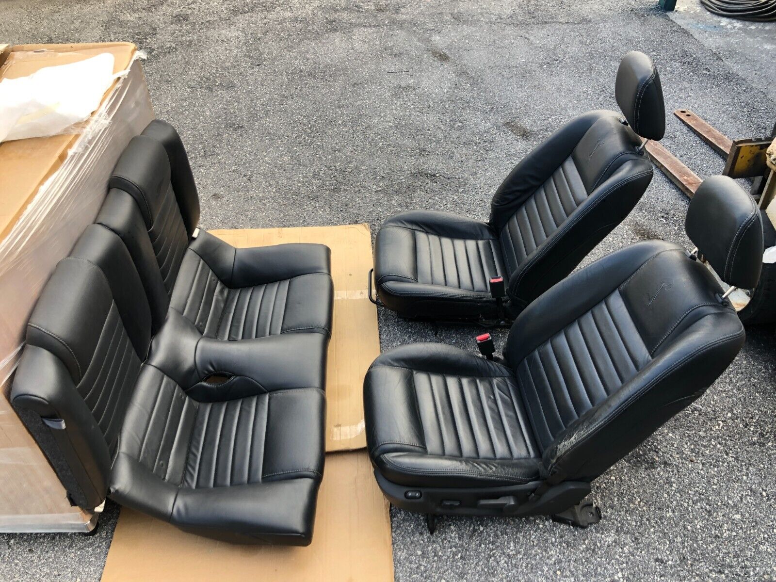 GENUINE FORD MUSTANG SHELBY COBRA CONVERTIBLE COMPLETE LEATHER SEATS 2010