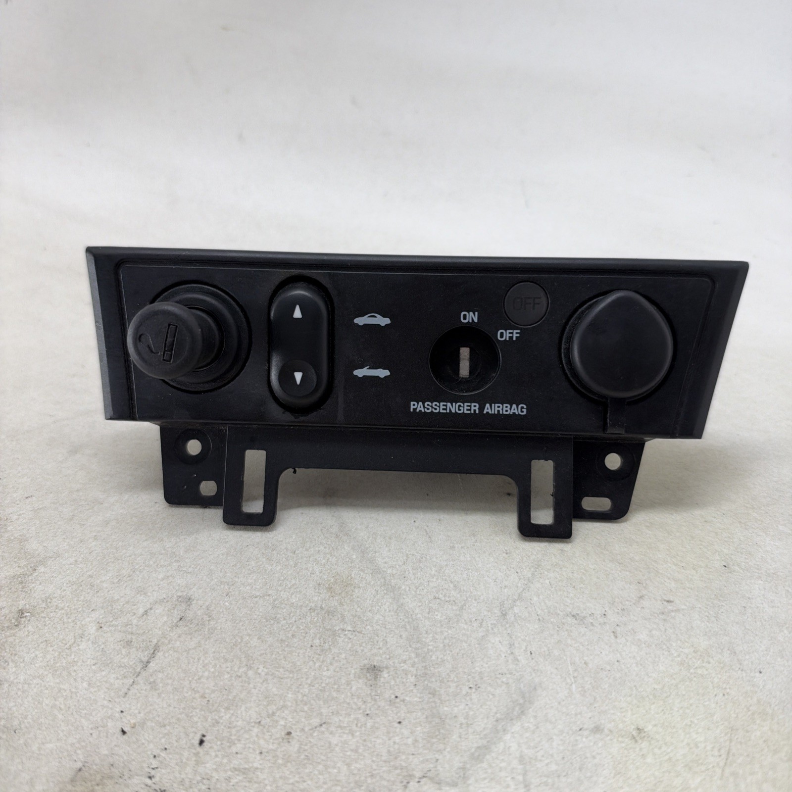 2002-2005 Ford Thunderbird Convertible Top Switch Aux Power Outlet Oem