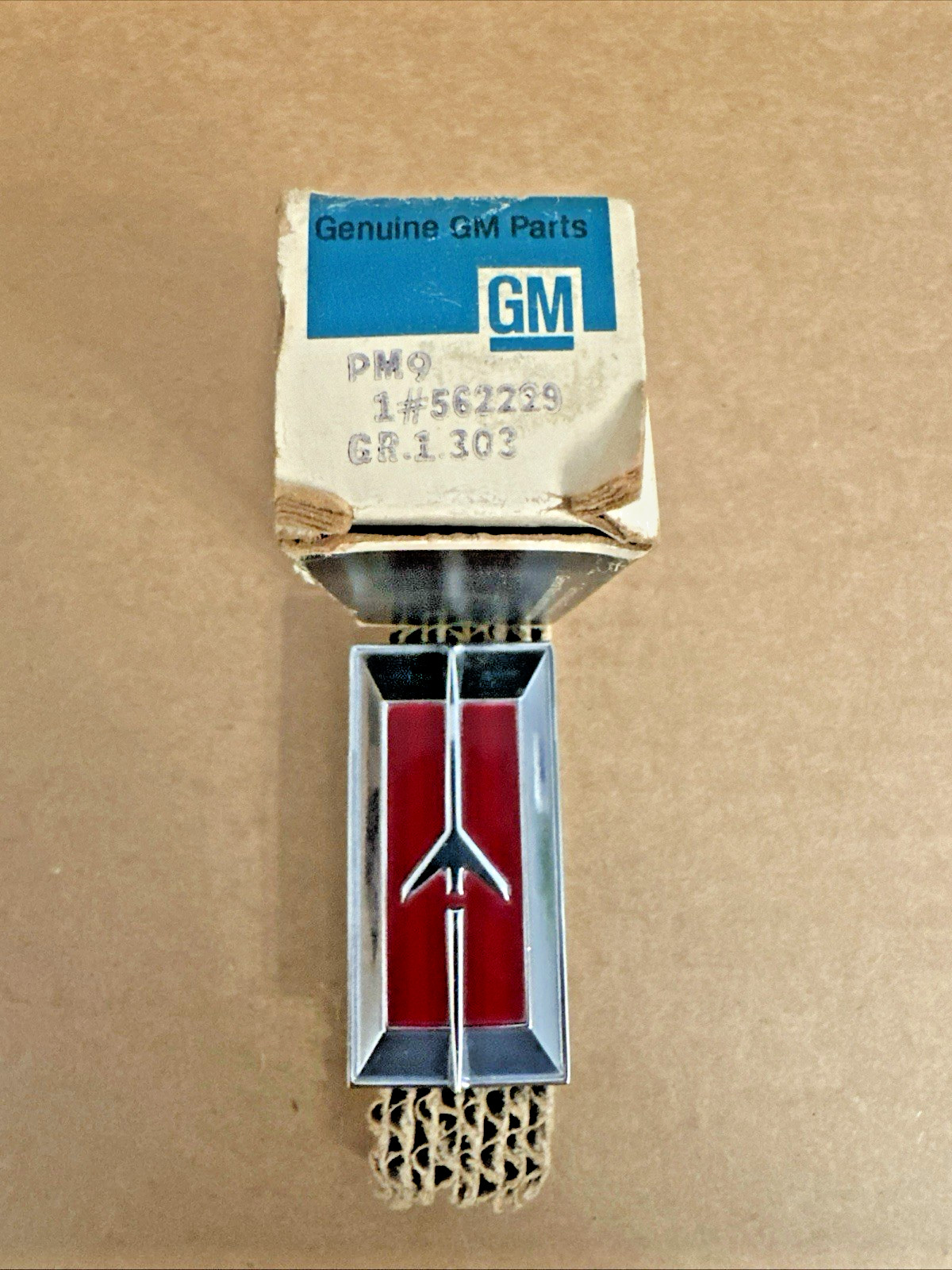 1980 1981 1982 1983 1984 OLDSMOBILE OMEGA HEADER EMBLEM OEM NOS GM 562229