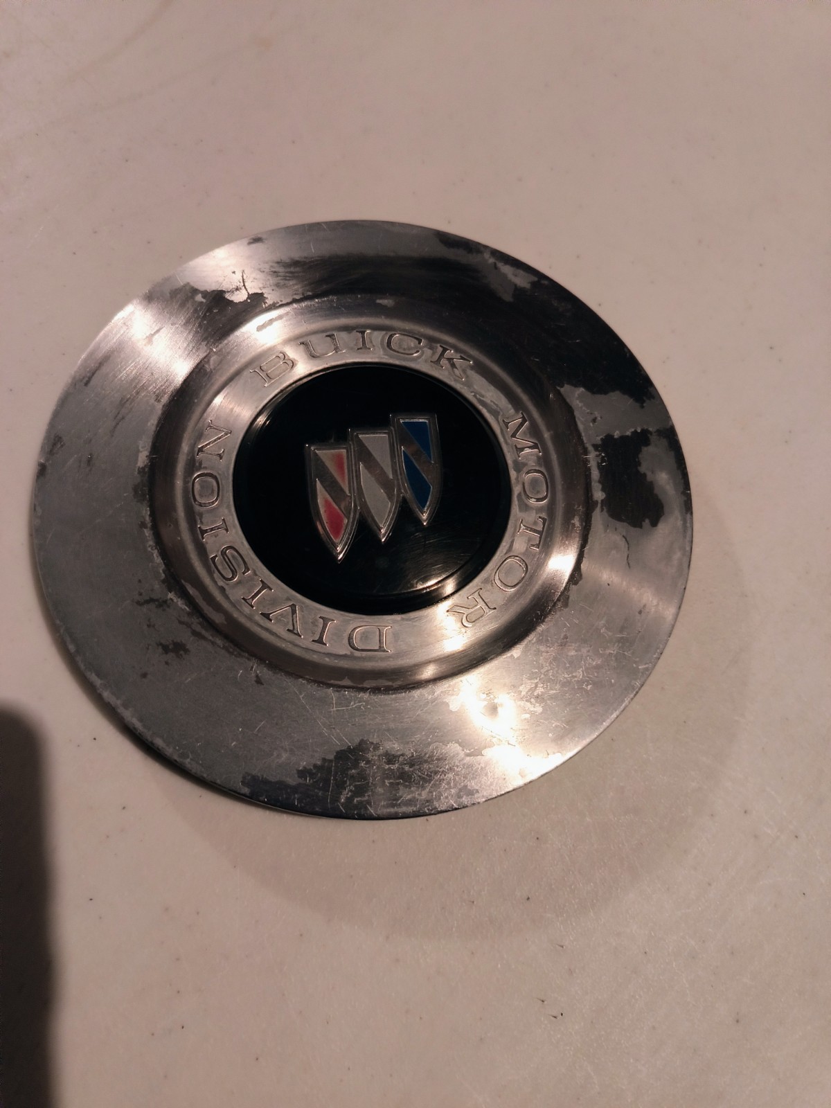 1991-1994 Buick Roadmaster Machined Center Cap #10137832 Fair Condition (#3)